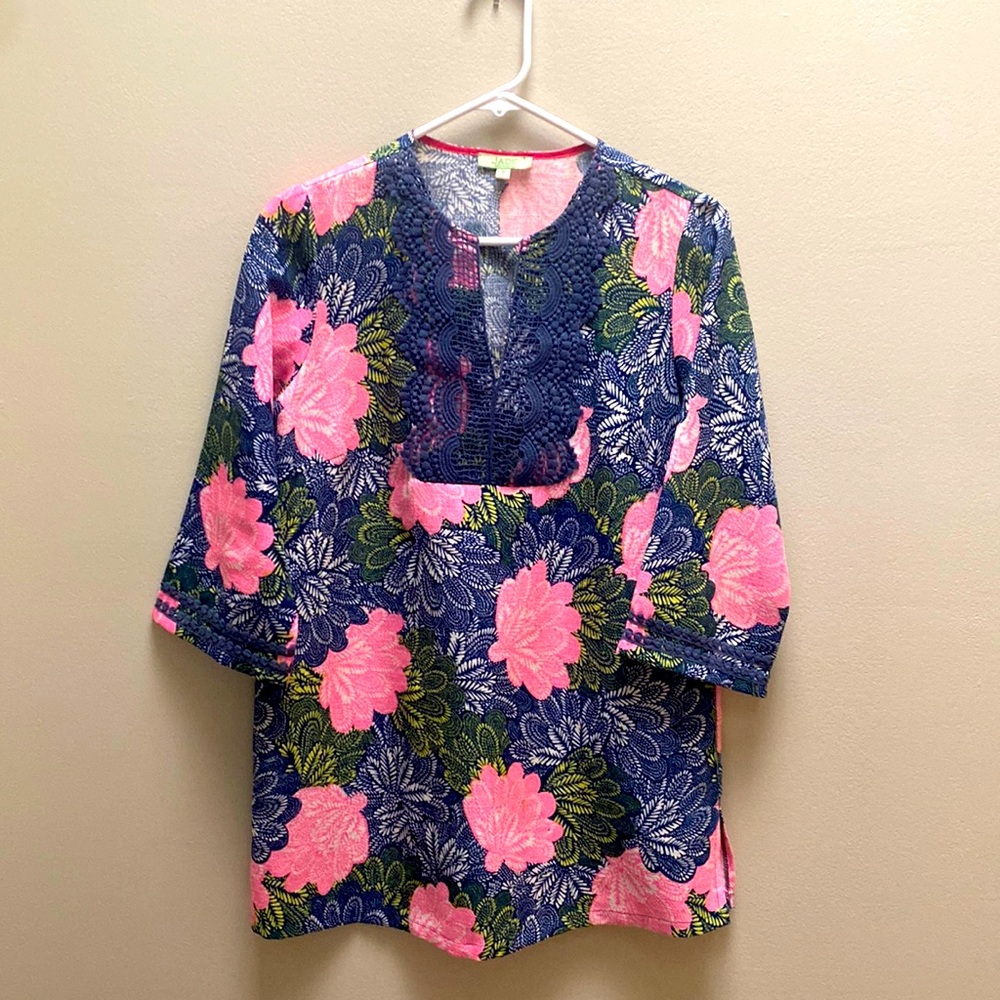 Jade Floral tunic size Medium